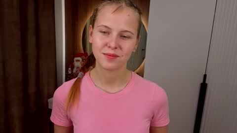 Snapshot of jeanninebeall chatting on January 14, 3:39 pm Bella online show from January 14, 3:39 pm