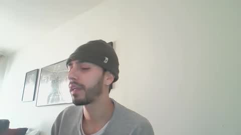 Snapshot of jeanpierbello7 chatting on February 25, 6:53 pm jean pier bello Silva online show from February 25, 6:53 pm