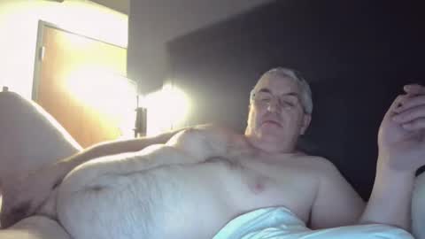 Snapshot of jecko71 chatting on February 16, 6:32 am dadbody71 online show from February 16, 6:32 am