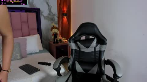 Jeen Taylor online show from October 4, 8:40 pm