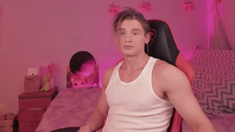 Snapshot of jeff_enigma chatting on February 19, 12:14 am jeff_enigma online show from February 19, 12:14 am