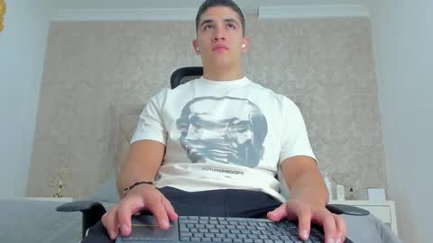 Snapshot of jeffdaltton chatting on March 3, 11:33 am Jeff online show from March 3, 11:33 am