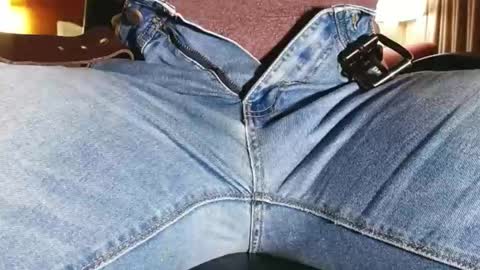 Snapshot of jeffersonel chatting on November 29, 5:21 am jeffersonel online show from November 29, 5:21 am