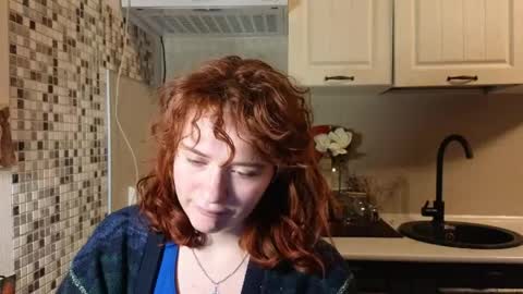 Snapshot of jelly_cherry chatting on May 8, 10:37 pm Emily online show from May 8, 10:37 pm