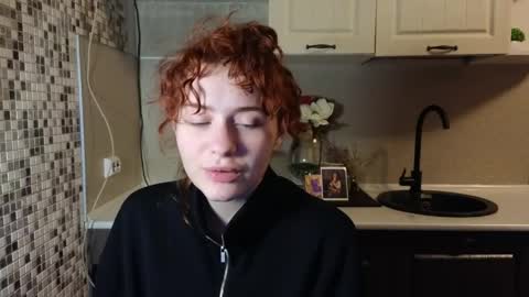 Snapshot of jelly_cherry chatting on June 1, 9:16 pm Emily online show from June 1, 9:16 pm