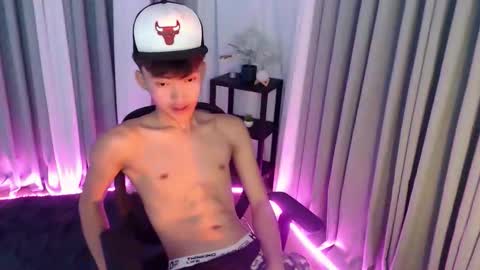 jemart_urnaughtboy online show from May 9, 10:31 am