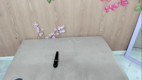 Jenelotizz online show from March 2, 5:19 am