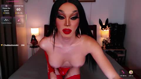 Queen Jenifer online show from October 25, 8:25 pm