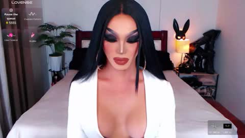 Queen Jenifer online show from January 16, 6:50 am