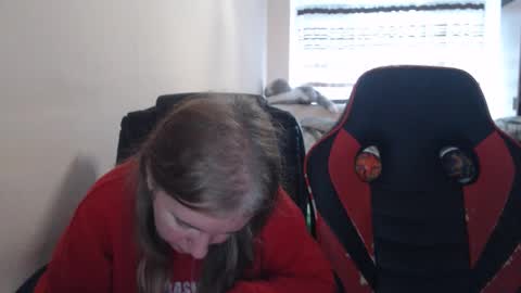 JenisAndPeter online show from November 18, 8:30 am