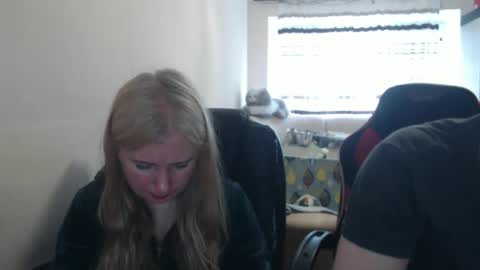 JenisAndPeter online show from May 14, 7:37 am