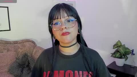 Snapshot of jenn_cg chatting on February 28, 12:32 am jenn online show from February 28, 12:32 am