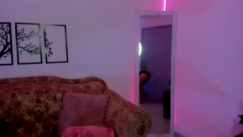 Snapshot of jenn_cg chatting on March 8, 9:51 pm jenn online show from March 8, 9:51 pm