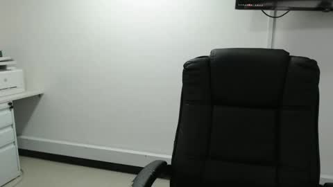 Snapshot of jenn_cg chatting on September 17, 9:27 pm jenn online show from September 17, 9:27 pm