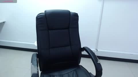 jenn online show from October 22, 4:07 pm