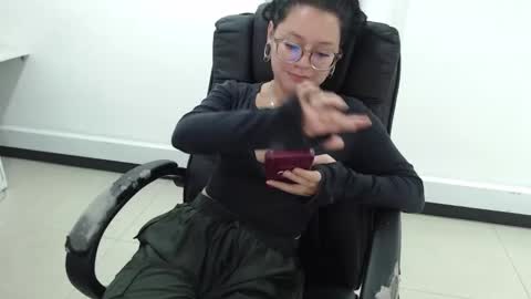 Snapshot of jenn_cg chatting on February 27, 10:32 pm jenn online show from February 27, 10:32 pm