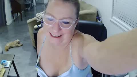 Snapshot of jenna197069 chatting on December 12, 1:21 am jenna197069 online show from December 12, 1:21 am