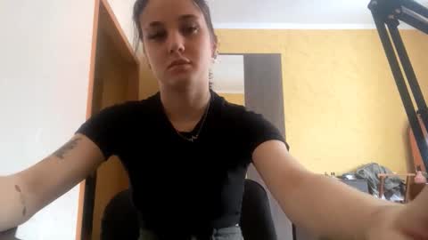 Snapshot of jennaglandon chatting on January 7, 9:01 am Mia online show from January 7, 9:01 am