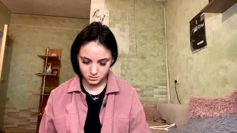 Snapshot of jennaglandon chatting on February 1, 9:19 am Mia online show from February 1, 9:19 am