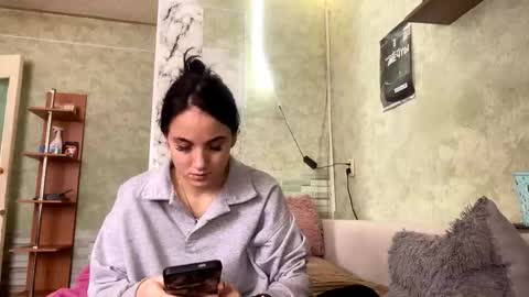 Snapshot of jennaglandon chatting on February 9, 5:11 am Mia online show from February 9, 5:11 am