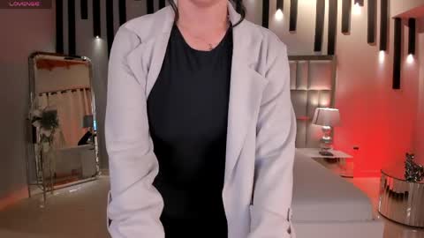 Jenna Olson  online show from May 6, 8:19 am