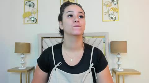 Snapshot of jenner_madison chatting on June 3, 11:35 am jenner_madison online show from June 3, 11:35 am