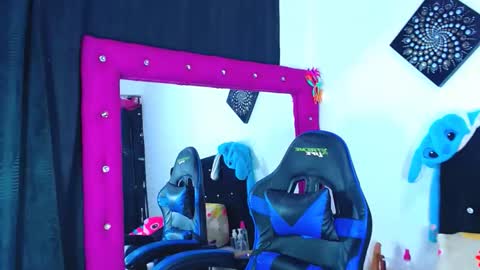 Snapshot of jenng18 chatting on February 25, 10:36 am jenn online show from February 25, 10:36 am