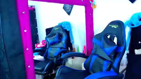 Snapshot of jenng18 chatting on March 5, 7:48 am jenn online show from March 5, 7:48 am