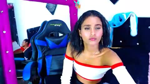 Snapshot of jenng18 chatting on March 8, 2:37 am jenn online show from March 8, 2:37 am