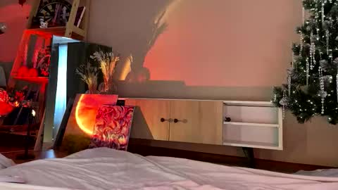 jennies_body online show from January 9, 9:56 am