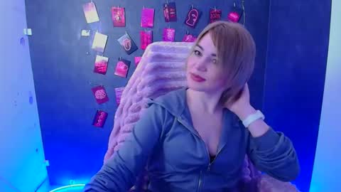 Snapshot of jennifer_cuttie chatting on February 18, 6:53 am Jennifer online show from February 18, 6:53 am