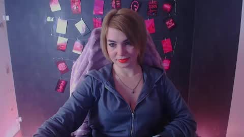 Snapshot of jennifer_cuttie chatting on February 27, 12:49 pm Jennifer online show from February 27, 12:49 pm