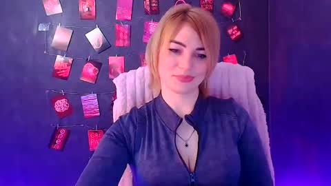 Snapshot of jennifer_cuttie chatting on March 19, 7:01 am Jennifer online show from March 19, 7:01 am