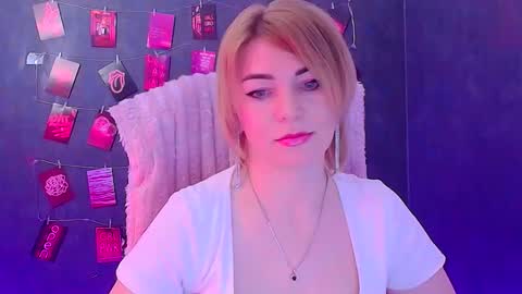 Snapshot of jennifer_cuttie chatting on March 22, 12:41 pm Jennifer online show from March 22, 12:41 pm