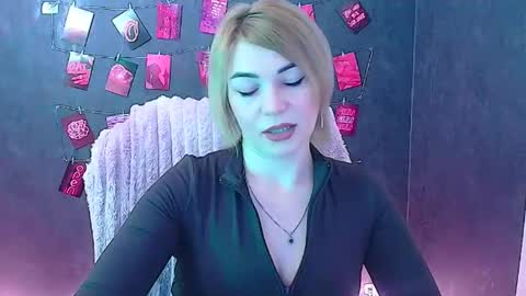 Snapshot of jennifer_cuttie chatting on March 24, 6:51 am Jennifer online show from March 24, 6:51 am