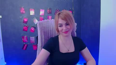 Snapshot of jennifer_cuttie chatting on April 8, 11:59 pm Jennifer online show from April 8, 11:59 pm