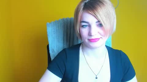 Snapshot of jennifer_cuttie chatting on April 12, 5:56 am Jennifer online show from April 12, 5:56 am