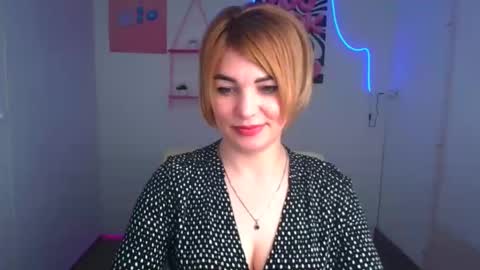 Snapshot of jennifer_cuttie chatting on April 15, 6:53 am Jennifer online show from April 15, 6:53 am