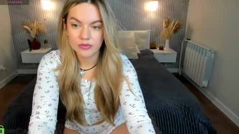 Snapshot of jennifer_perezz chatting on April 13, 9:48 am Jennifer Perezz online show from April 13, 9:48 am