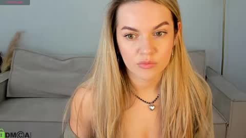 Snapshot of jennifer_perezz chatting on May 7, 9:36 am Jennifer Perezz online show from May 7, 9:36 am