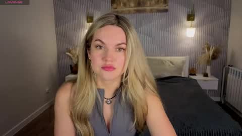 Snapshot of jennifer_perezz chatting on May 18, 4:57 pm Jennifer Perezz online show from May 18, 4:57 pm