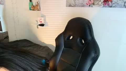 JENNIFER online show from November 10, 3:00 pm