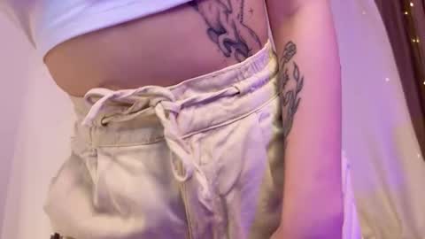 Snapshot of jennifer_shy_ chatting on October 16, 1:45 pm Jennifer online show from October 16, 1:45 pm