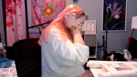 Jennifer Gwen online show from February 27, 7:47 pm