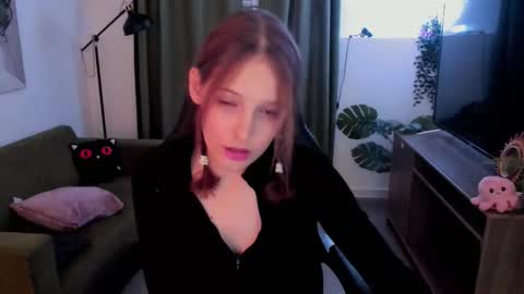 jenniferkiim online show from October 15, 12:05 pm