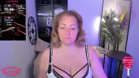 Jennifer online show from July 2, 8:37 pm