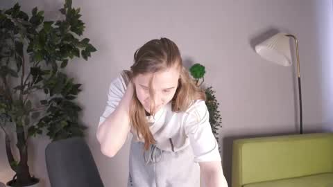 Snapshot of jenniferrakow chatting on April 1, 7:31 am Sofia online show from April 1, 7:31 am