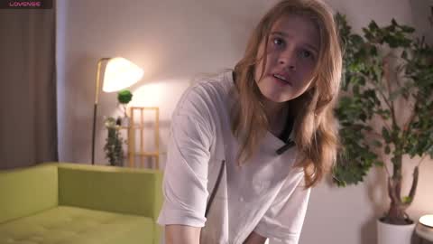 Snapshot of jenniferrakow chatting on April 5, 7:05 am Sofia online show from April 5, 7:05 am