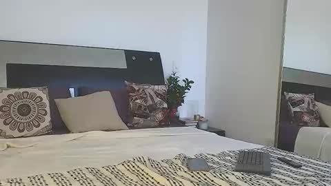 Jenn online show from January 6, 6:00 pm