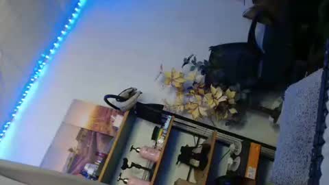 PRETTY JENNY online show from May 2, 5:34 am